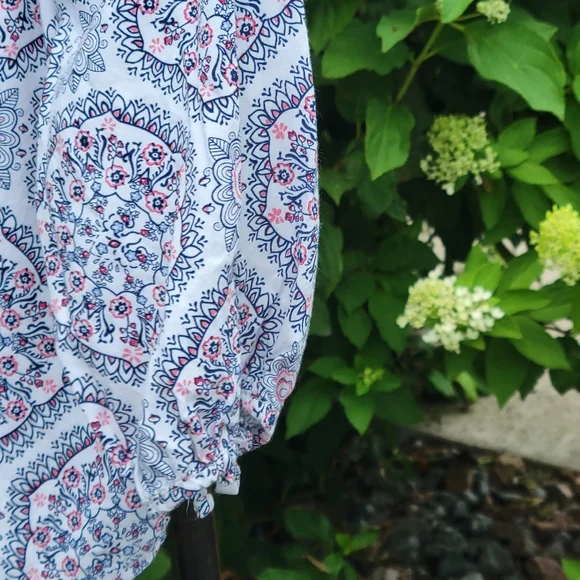 Epic Threads cold shoulder blue pink floral pattern smocked top Medium - Picture 6 of 9